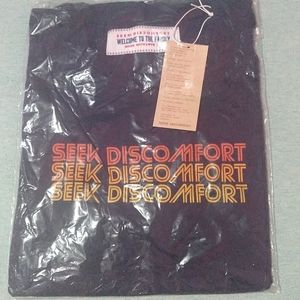 Seek discomfort triple stack logo tee